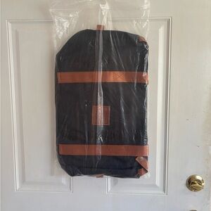 NIP Merax Black/Brown Luggage Expandable Travel Duffel & toiletry Bag.  RT 46